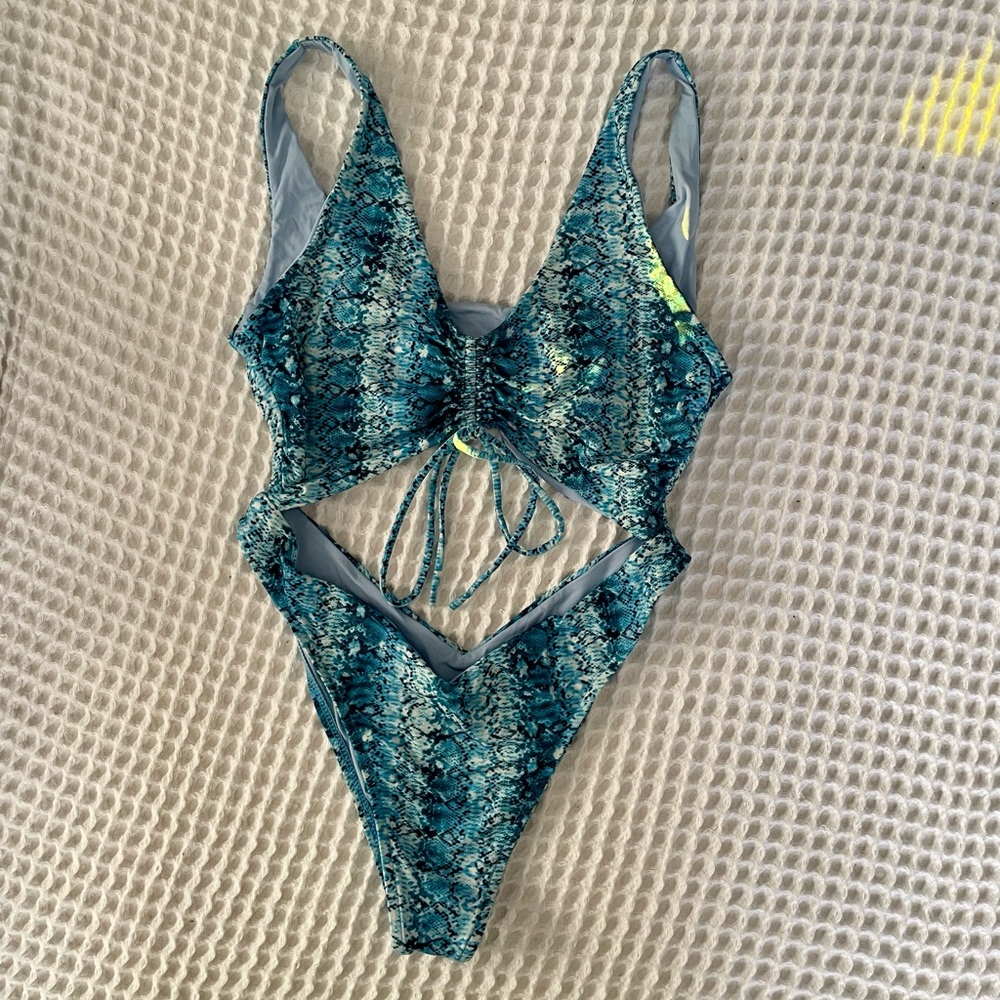 Frankie’s Bikinis One Piece | Mamba